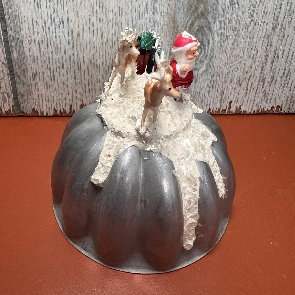Vintage 1950's‎ Kitschy Hand Crafted Artwork Diorama Scene Christmas Santa Jello